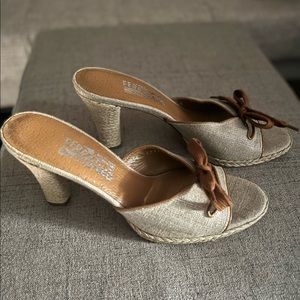 Salvatore Ferragamo beige linen bow mule heel